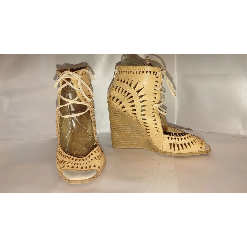 Jeffrey Campbell Rodillo Lace Ups Size 7.5